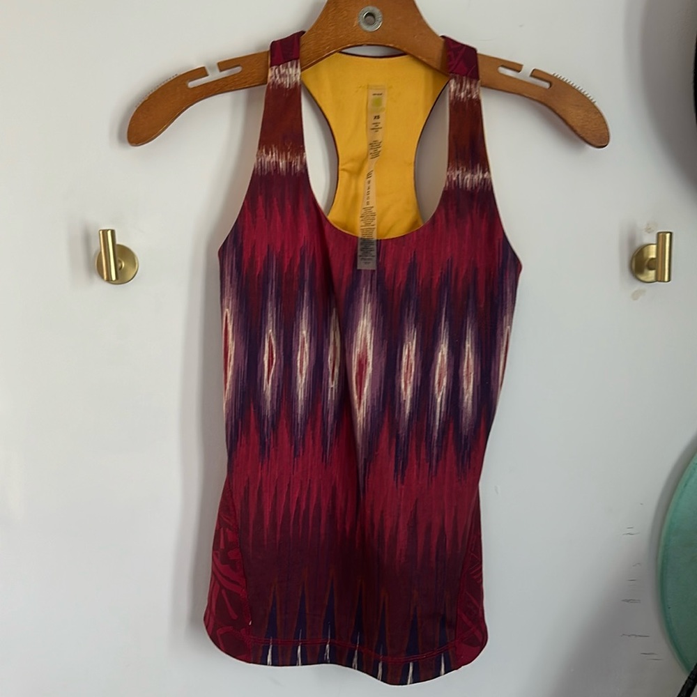 Brand new work out top never worn